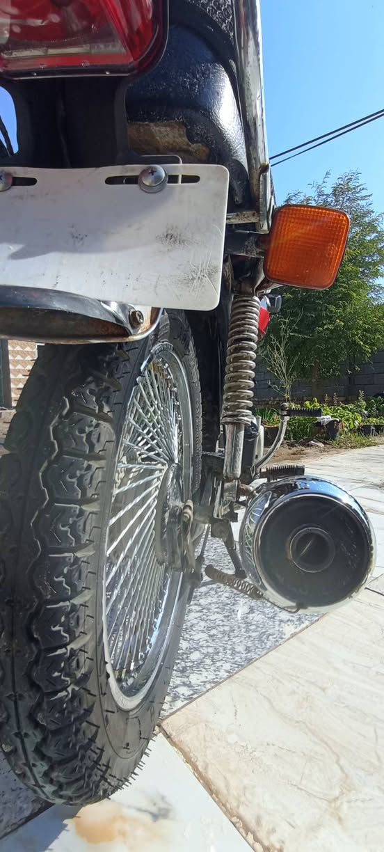 السلام عليكم تايكر للبيع موديل 21 اوراق نضيفه من كلشي كهربائيات كله شغاله مكاني بابل المتحتيه الحمزه الغربي متواجد عل فيس و واتساب  /‏‪0778 079 2421‬‏/ السعر 450وبيه مجاال بسيط
