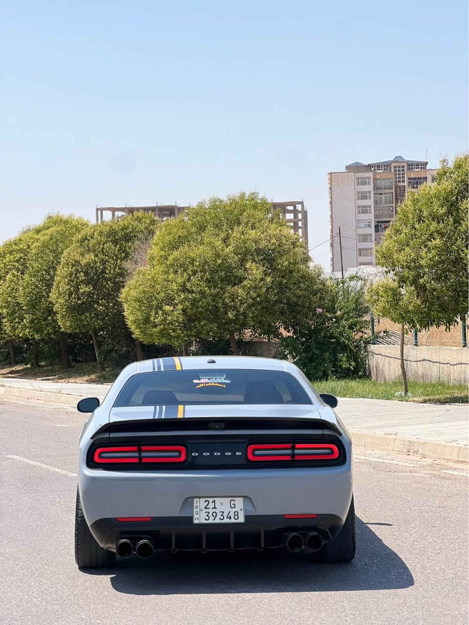 سلامو علیک 
Dodge challnger 2020 sxt
مواسەفاتی sxt 
ناو سۆرە 
شاشە گەورەیە شەخالە 
شوتەی سپۆرتی لەسەرە دەنگەکی زۆر خۆشی لەسەرە باڵی رێد ئای لەسەرە بۆنیتی رێد ئای 
سێ پارجەو نیویشی بۆیاخە
***********
***********
واتسئەپی لەسەرە أربيل, العراق
