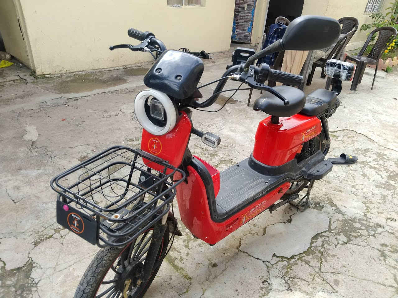 السلام عليكم 
للبيع بايسكل شحن 
بطاريات وسط
السعر 140 وبي مجال بسيط 
***********
