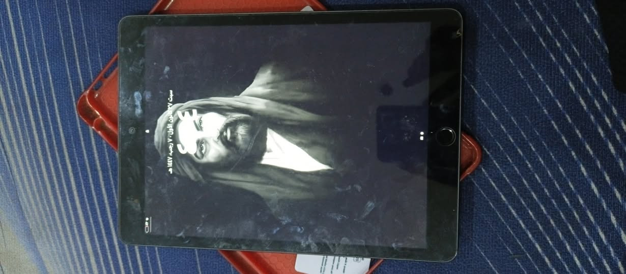 سلام عليكم ايباد 9 للبيع 
ذاكره 64 
لو رصاصي
المواصفات ايباد 9 بعد كلها تعرف مواصفاته 
90 هيرتز الشاشه يعني تشغل 90 فريم 
بس تقره 60 
السعر 225 الف وبي مجال بس قليل كلش 
ملحقاته موجوده بس كارتونته اما الشاحنه كلها ب25 الف
مضروب من الضهر بس ما ماثره عله الايباد الله شاهد نضيف كلش وسلس متواجد فقط بلواتساب ***********
