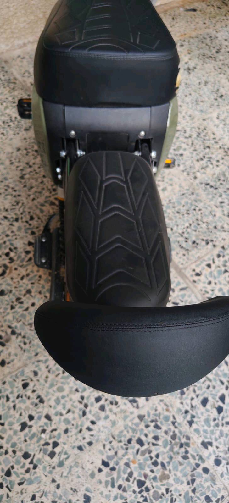 🎯 الفرصة لا تُعوَّض لمحبي السرعة والأداء!

مستخدمة شهرين 2 فقط لا تفوت الفرصة وشتريها سعر 550 الف دينار عراقي وبيها مجال ما تلكة نفساه لحك قبل لا تخلص الكمية لان قليلة بالوان عده اميزهن الاخضر الغامق وهاذا ليس السعر النهائي والاستفسار اتصال على هذا رقم او رسله رسال وسنرد عليك باسرع وقت ولا تضيع هاذه الفرصة امتلاك وحش لا يعوض في هذا السعره وهذا هو الرقم  *********** متواجدين على الوتساب و على الهاتف 

تعلن عن بيع دراجة ياماها R9 بحالة ممتازة وبمواصفات تخطف الأنفاس.
إذا كنت تبحث عن القوة، الأناقة، والثبات على الطريق، فهذه الدراجة هي خيارك الأمثل.

✨ أبرز المميزات:
✅ محرك سريع الاستجابة – أداء عالي يتكيف مع مختلف الظروف.
✅ تصميم رياضي حديث – يلفت الأنظار بخطوطه الحادة وألوانه الجذابة.
✅ نظام فرامل متطور – لأقصى درجات الأمان والثقة أثناء القيادة.
✅ خفيفة الوزن – تُتيح لك المناورة بسلاسة سواء في المدينة أو على الطرق السريعة.
✅ صيانة دورية منتظمة – محفوظة بدقة ومضمونة الأداء.

🚀 خيار مثالي لمحبي:

· السرعة والمرونة.
· التميز بين الدراجات النارية.
· الجمع بين المتعة والموثوقية.

📌 سعر منافس جداً (يُتفاوض بحدود معقولة للمشتري 550الف دينار عراقي وبيه مجال للطيبين الجاد).

📞 للجادين فقط – الاستفسار عبر الخاص. *********** على طريق واتساب و الهاتف

لا تفوت فرصة امتلاك وحش الطرق بمواصفات قمة وتكلفة معقولة! 🏍️⚡