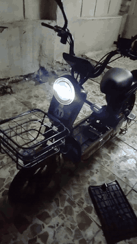 السلام عليكم دراجه شحن حجم 14مكفوله الدراجه من بطاريات وعقل وكهربائيات
الدراجه الله شاهد اشتريته ب335صارلي شهرين من اشتريته وسعره 250قفل العنوان بغداد حي العامل *********** وبي واتساب
