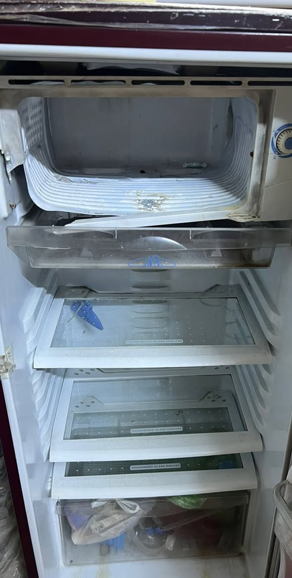 ثلاجة للبيع مكاني بغداد بلديات ***********
