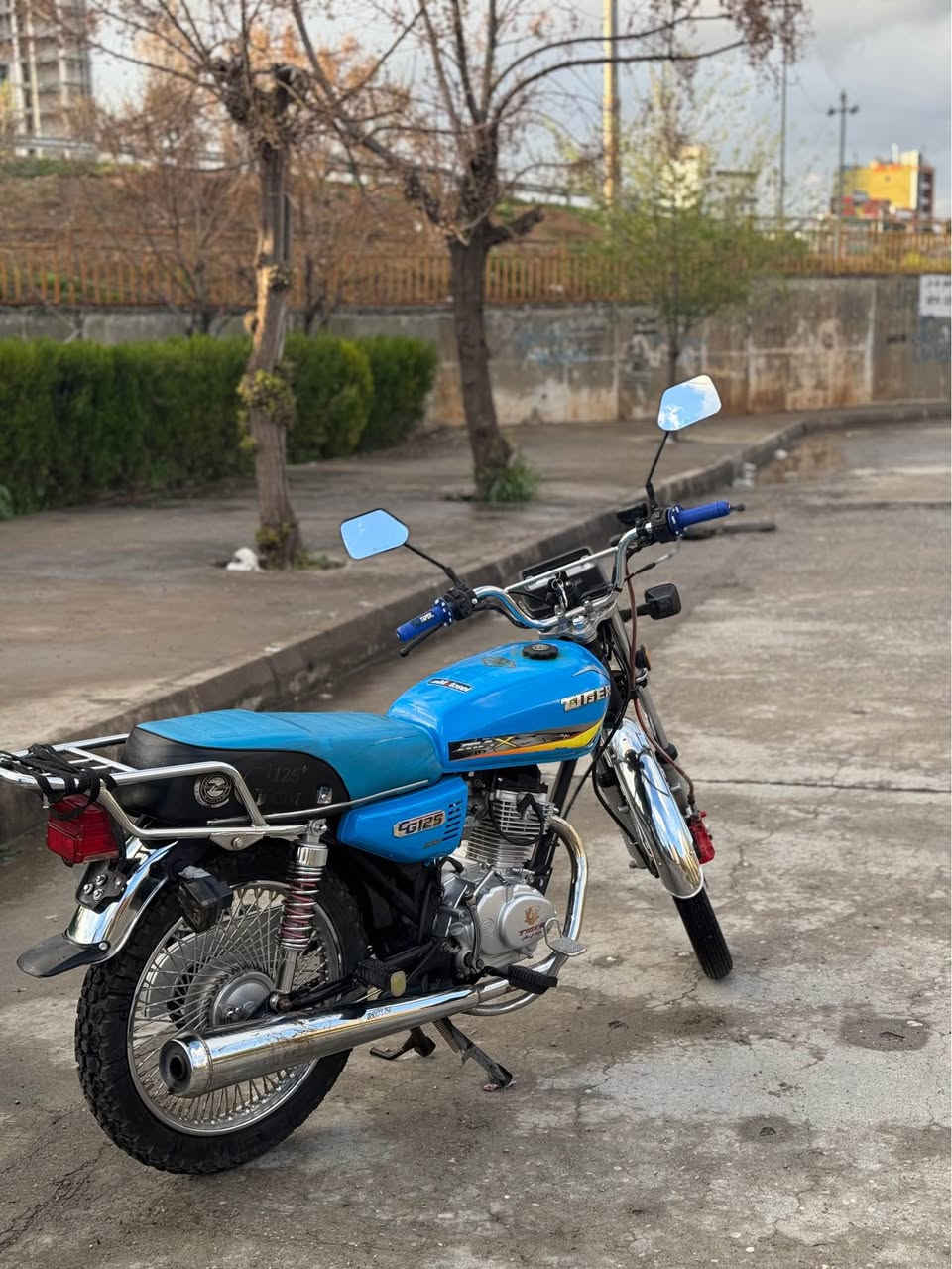 تايكر 23
الدراجة تخبل ونظيفة 4كير مكينه كبس ممفتوحة 

منفيس 

كهربائيات كلها شغالة اي نقص مابيها الدراجة 
سعرها 500وبيها مجال الي تعجبة يتفضل خاص السليمانية, العراق


**إذا كنت صاحب هذا الإعلان وتريد حذفه لأي سبب، رجاءا أرسل رسالة إلى الدعم الفني**