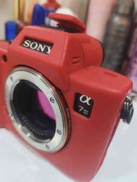 كامرتين سوني a7iii  عدستين وحده سوني 28 .70 فتحة 3.5 الثانية عدسة 85 م...