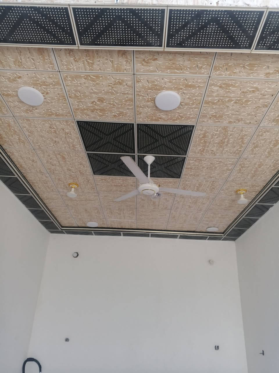 بيت زراعي للبيع 200 متر بل شموع قرب مدرسه صينيه (***********)
