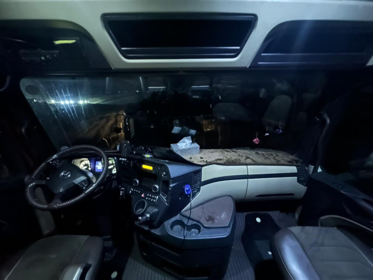 سلام عليكم اكتروس واحش 2015مكفول كفاله عامه من شاصي من كير من محرك من قماره كفاله عامه لون مميز سنكل امامي رقم سليمانيه ويا كروم تايرات جديد عربانه وراس رتايدر دبل منانيه موصفات فول سياره مكمله من كل نواحي رقم دولي تحويل مباشر مكاني كركوك سعر (550$)بي مجال رقم موبايل ***********👁️‍🗨️🚛
