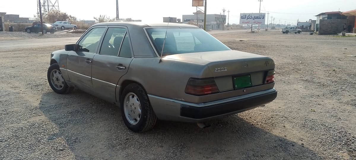 السلام عليكم مارسدس دب بلادي كير ومحرك بلباكيت كهربائيات كلها شغاله صدر امامي خلفي  جديد كابون بنزين كهربائياتها كلها شغاله سياره ماتصرف عليها دينار رقم نينوى شرط الوكاله والتحويل ايمت متريد كير توماتيك طخم تاير جديد كل شي شغال بيها الرقم ***********. السعر 33وبيها مجال
