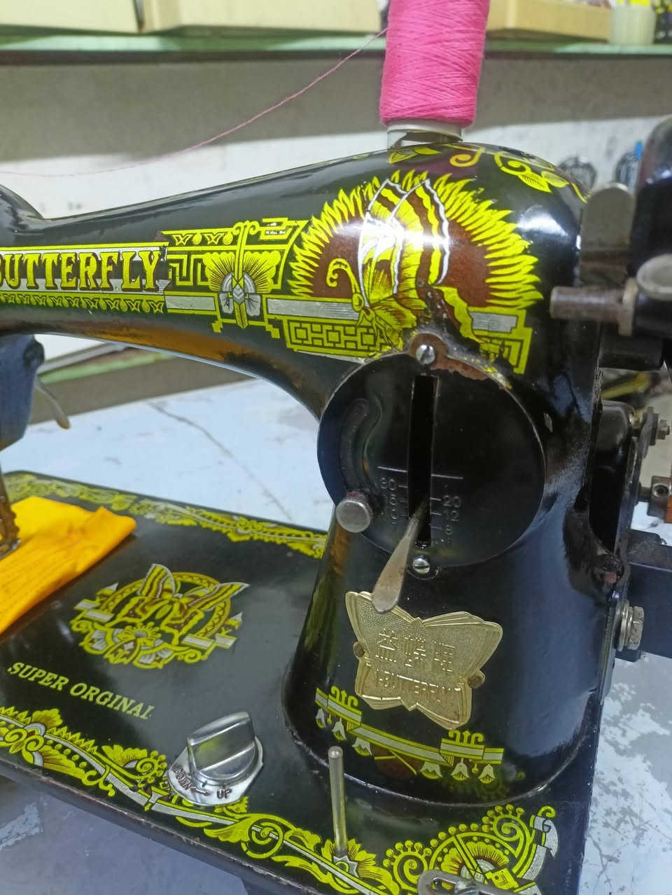 مكينه فراشه من القديمات أتخيط كل أقمشه حت فيزون شرط الفحص صوت ناعم كلش
***********.        .***********
