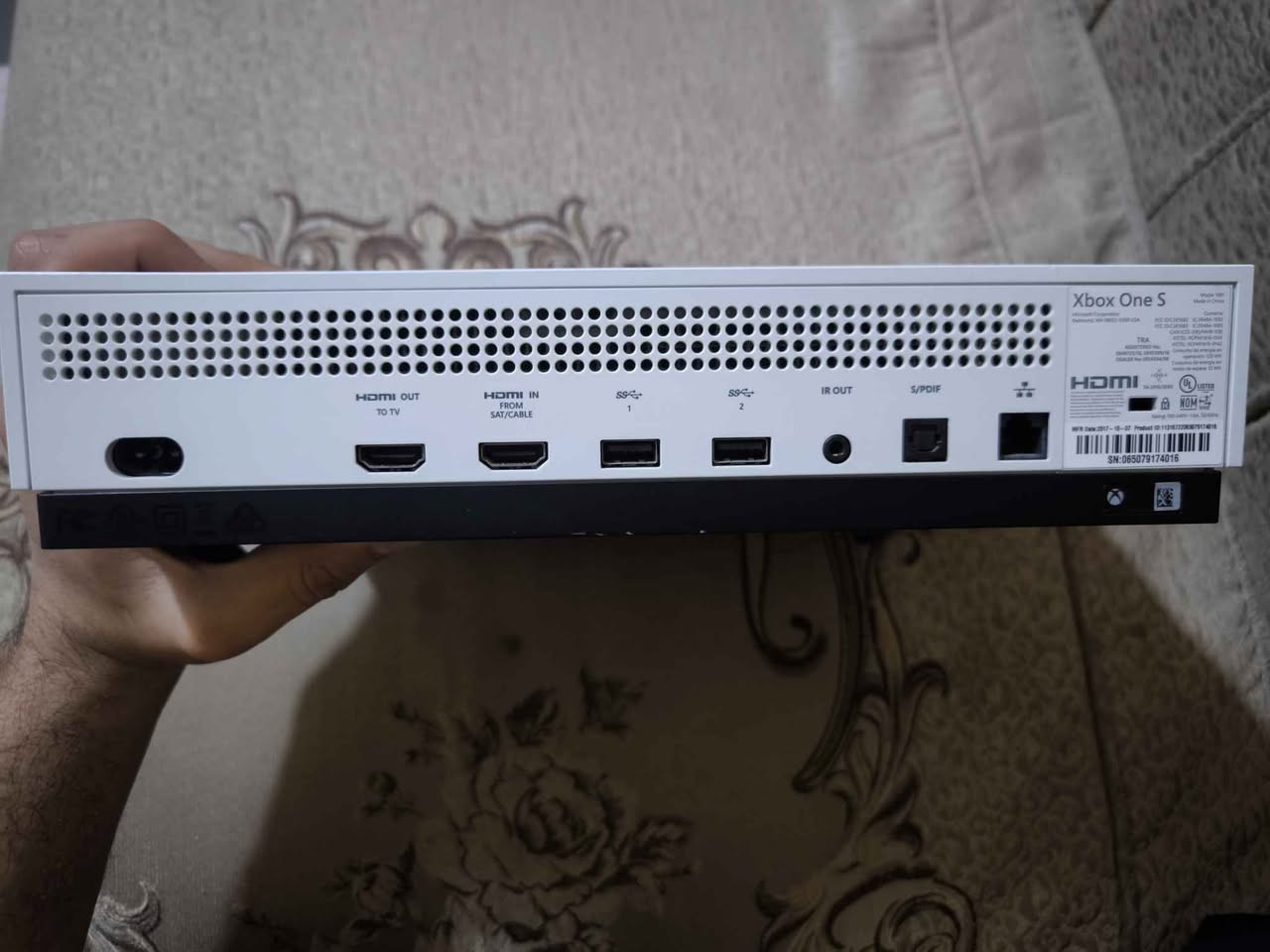 اكسبوكس ONE S ذاكرة (1 تيرا)والعدسه مالأقراص شغالة 100% لوك لا مفتوح ولا مصلح منزلة هواي العاب مجرد تضيف حساب وتلعب
مكاني بغداد الامين اذا تحب تجيني 
وعندي توصيل الكل مكان ب5✅
*********** ومتواجد واتساب بغداد, العراق
