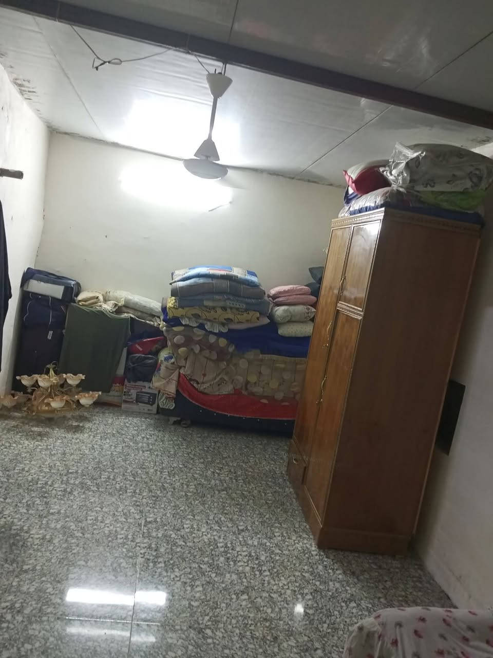 السلام عليكم ورحمة الله وبركاتة
من رخصت الادﻤن 
بيت تجاوز للبيع متكون من صاله ومطبخ وغرفه صحيات داخليه وخارجيه  الطرامي اكبار تكدر تستغلهن غرف ديوانيه بل يعجبك ماء كهرباء مجاري جدد سحب البيت حاضر ناقصه بس باب 🚪غرفه وباب صاله بس هذني النقص البكان بغداد البياع منطقه شهداء المعالف السعر خاص وهاذا رقمي 
***********
متواجد واتساب بس وكل الهلا بيكم احبتي الكرام
