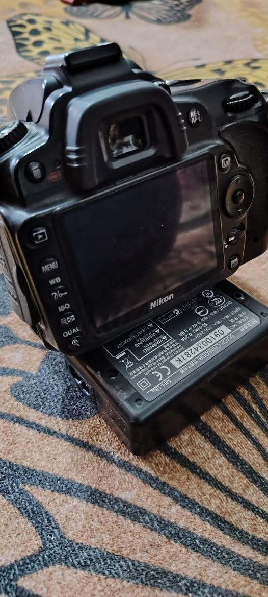 كامرا نيكون D90 أستعمال قليل للبيع ب 250 ألف قفل  مكاني حله شارع 60
***********
