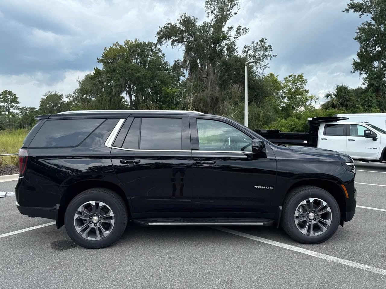 للبيع شيفروليه تاهو LS موديل 2025
السعر 52 الف دولار 
شامل كمرك وشحن ورقم شمالي 
كلين تايتل 
ممشى 4 ميل 
اللون الخارجي:
أسود
نظام الدفع:
دفع خلفي
اللون الداخلي:
أسود فاحم، مقاعد من قماش فاخر
ناقل الحركة:
أوتوماتيكي
المحرك:
محرك V8 سعة 5.3 لتر
مدة الوصول 50 يوم لتواصل خاص


**إذا كنت صاحب هذا الإعلان وتريد حذفه لأي سبب، رجاءا أرسل رسالة إلى الدعم الفني**