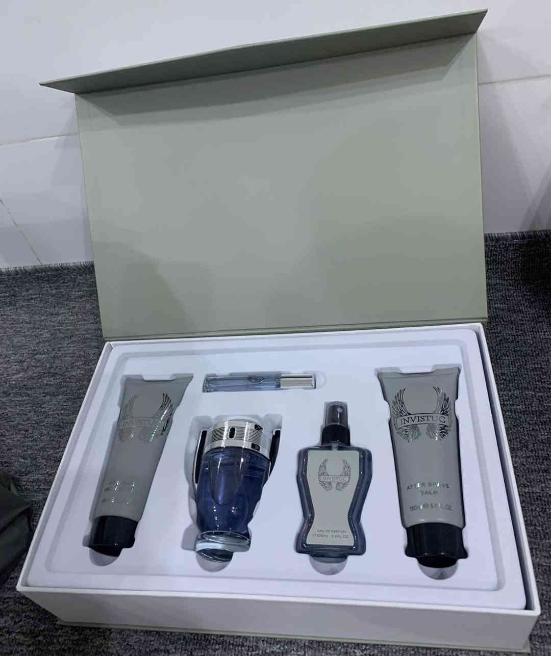 تاخمی بۆن پێکهاتووە لەبۆن وکرێم نرخی ١٥٠٠٠& سيت عطور مع كريم سعر ١٥٠٠٠ الف للحجز *********** أربيل, العراق
