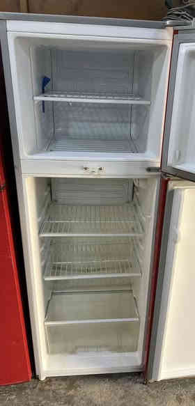 ثلاجات كلش نظيفه 12 قدم وشغالات على الفحص تفحصهم قبل لا تاخذهم شرط التجميد 
***********
