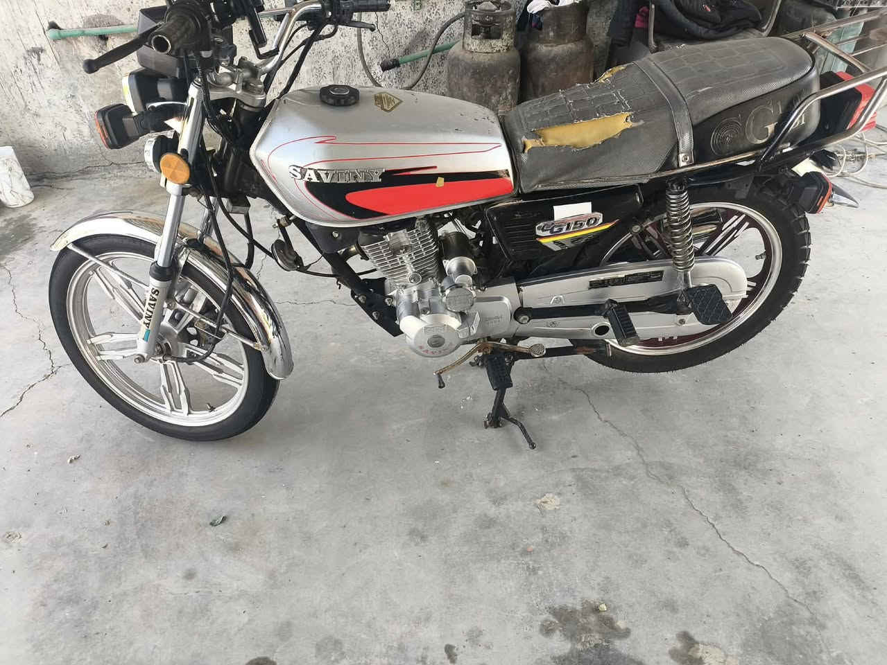 خوان سلام عليكم دراجه2021 يراني للبيع خمسه كير تشتغل سلف وهندر دراجه مخلينها بل مخزن ما محتاجيها وريد نبيعها سعر 600وبيهة مجال رقم الهاتف ***********
