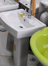 مغسلة بيضاء • ٧٥سم • توصيل