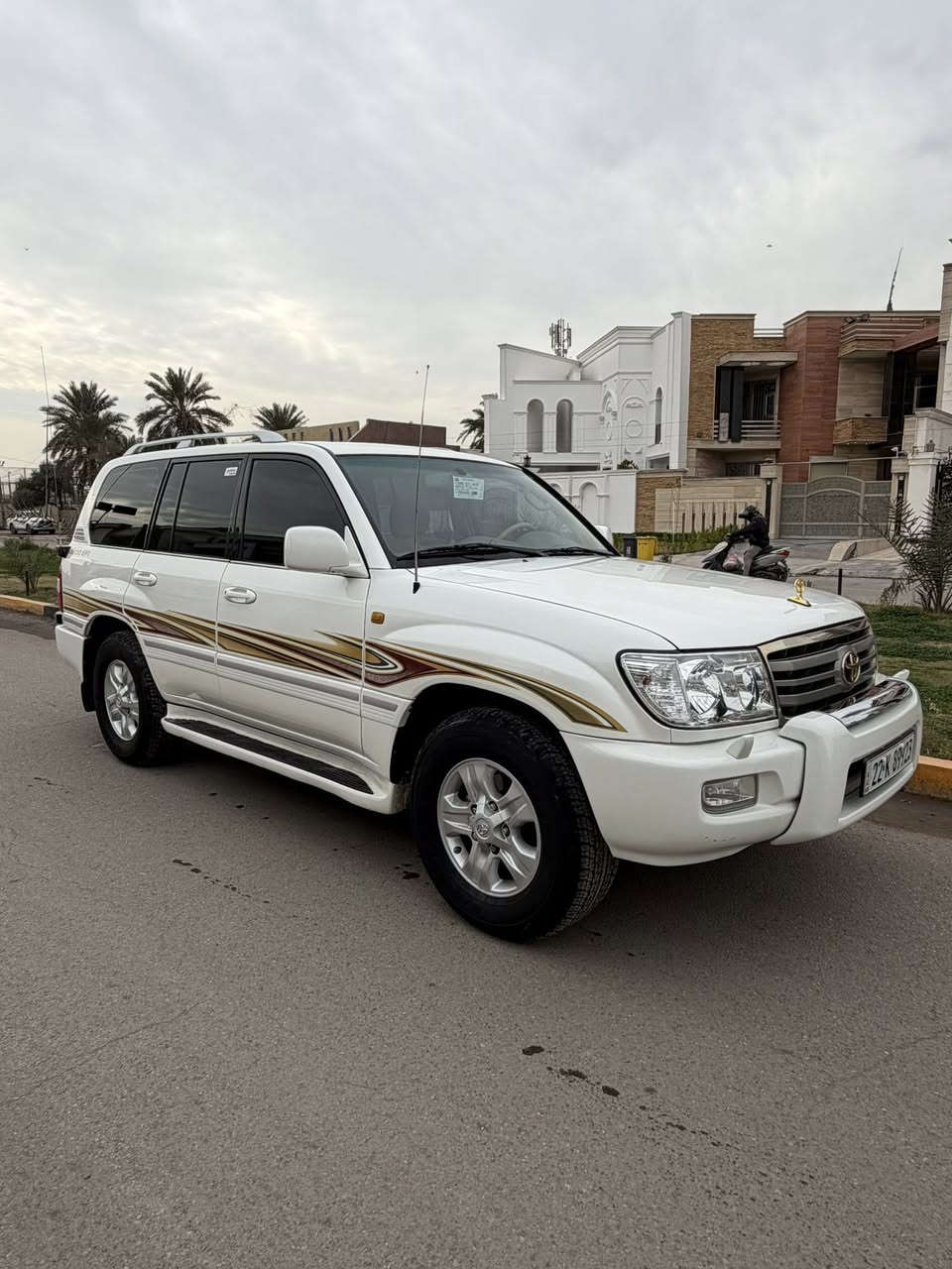 لاندكروز 2006 GXR
مابيه اي نقص فول فتحه سلايد كله بلاديه 
اوتماتيك 
بيه صبغ جاملغ امامي يمنه ويسرى 
نضيفه جدا 
السعر 220 وبيه مجال للشراي 
***********
