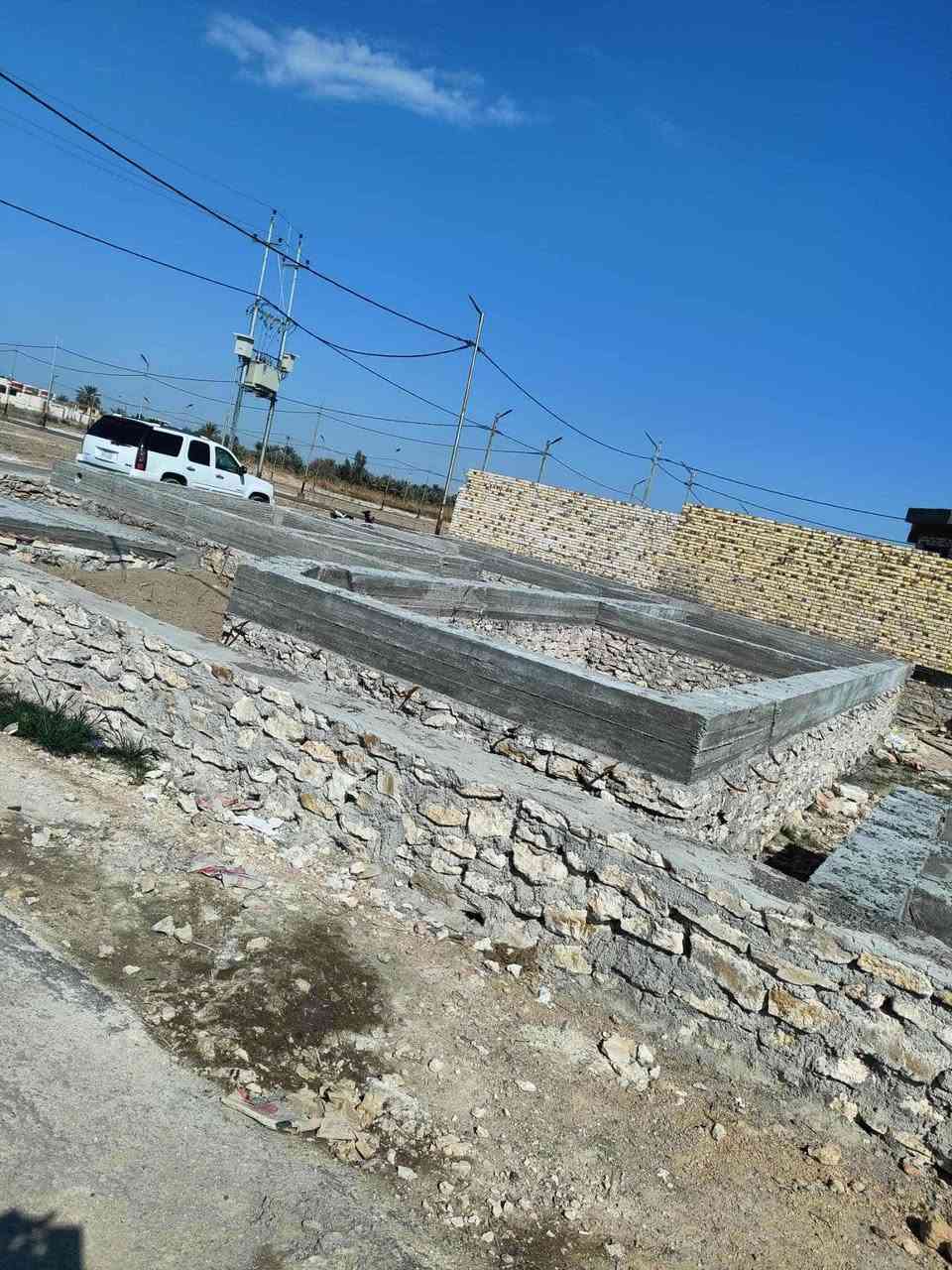 قطعه ارض للبيع مساحه ٣٤٠ متر ركن شارعين متوفر كافه الخدمات الاستفسار اكثر الاتصال ***********
