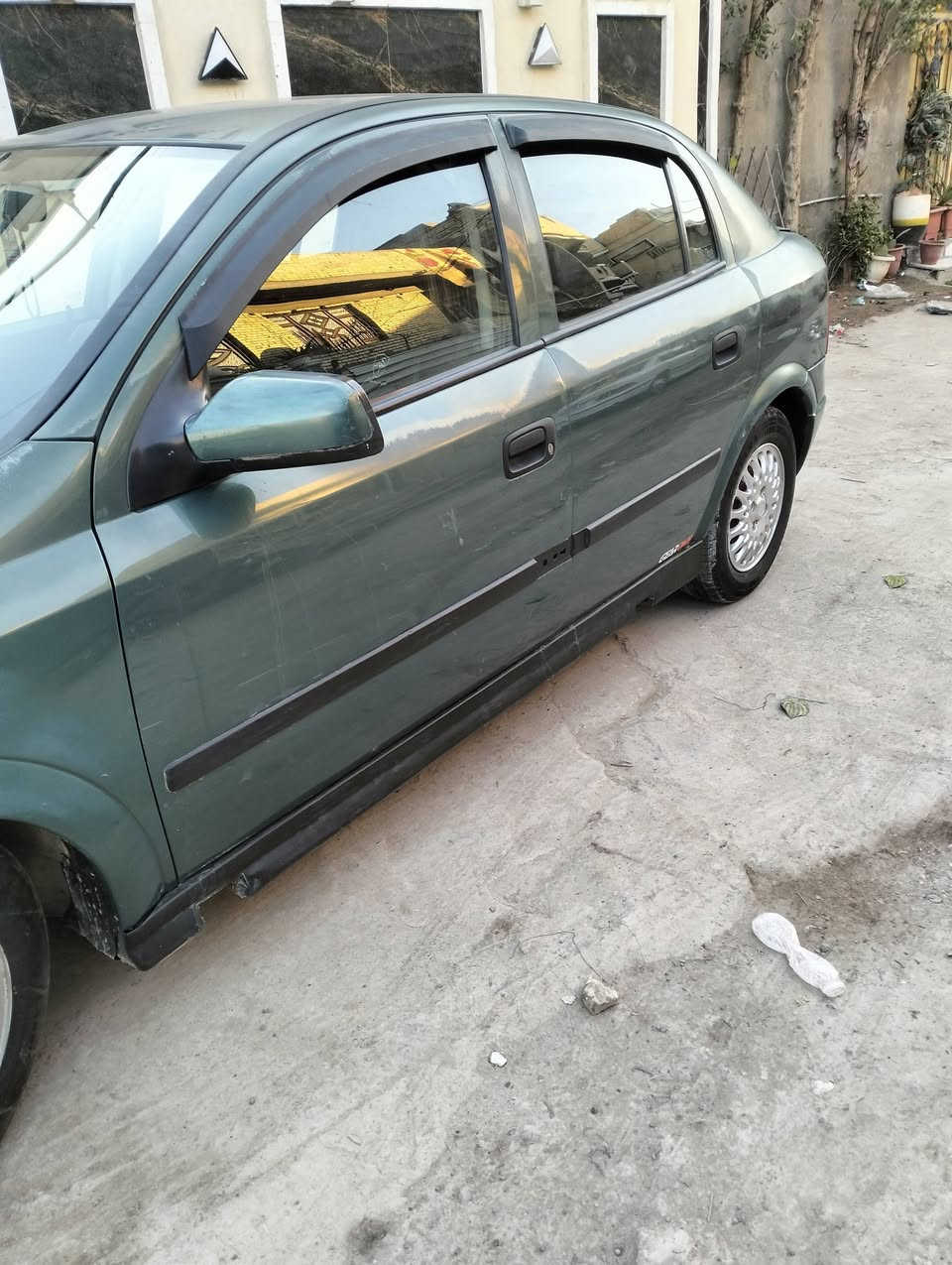 استره للبيع سياره ابلاديه جديده ابمعنه الكلمه تخم تاي تبريد تدفىه قطره صبق ما بي موديل الفين واثنان السعر خمسين ورقه عنوني بغداد  الشعب رقم ***********
