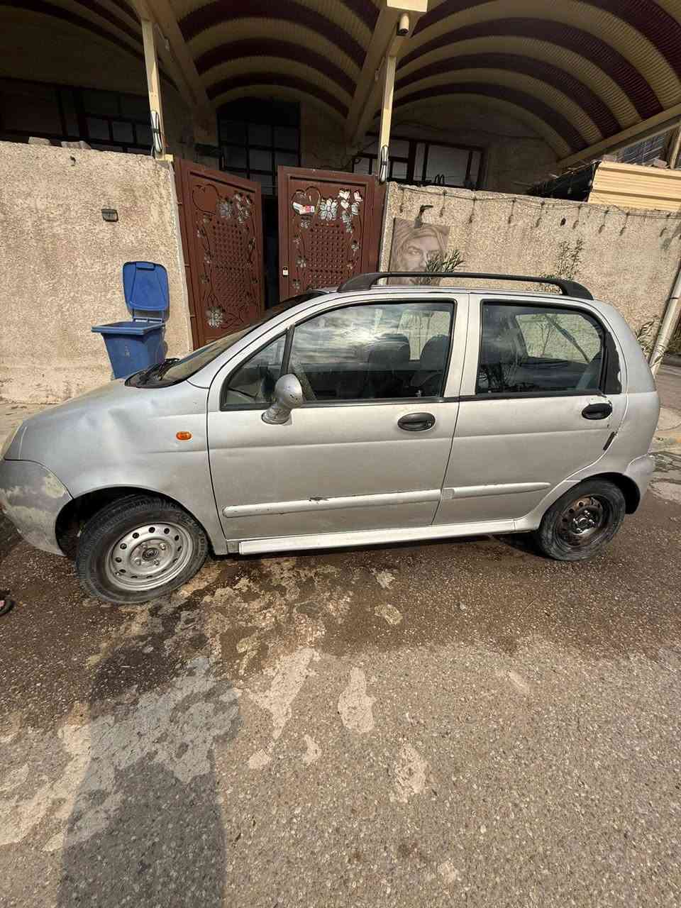 كيو كيو نظيفه جاهزة من كلشي كير ومحرك وتدفئه وتبريد وتايرات جاهزة بس شغل وأمشي وبأسمي كير اوتماتيك مصار فترة بدلت منظومه الكير موديل 2009 رقم انكليزي محرك 4 سلندر اتعلمت بيها واريد ابيعهه سعرها 27 ورقه للتواصل ***********
