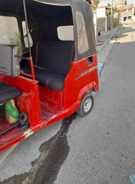 السلام عليكم تيك توك للبيع سعر مليونين و400 بها مجال بسيط للشراي موديل 18 جاهزه للشارع 1000 دينار ما تذب عليها بغداد الحسينيه ***********
