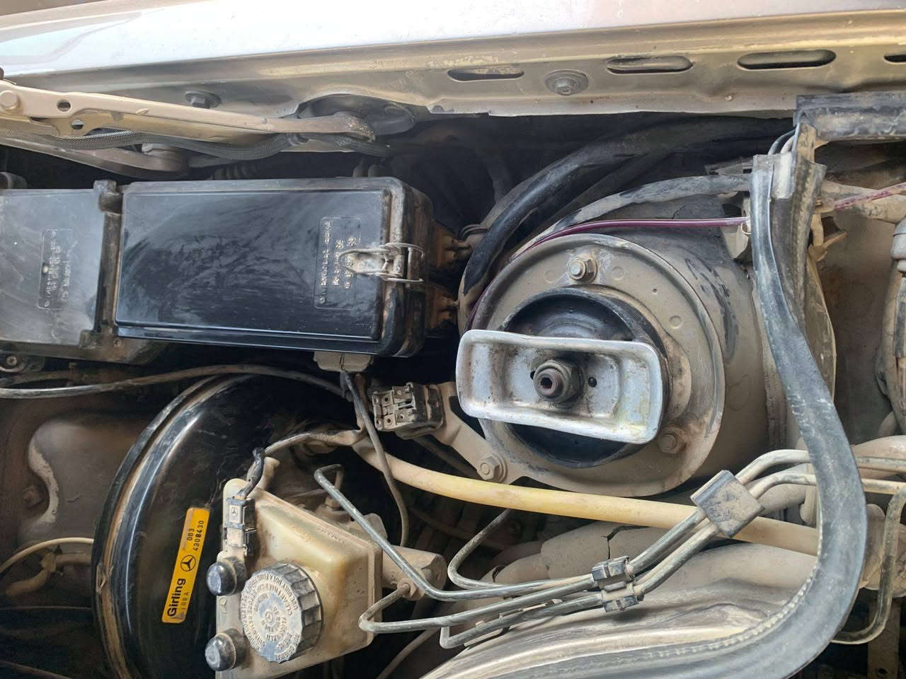 السلام عليكم ورحمة الله مارسدس دب موديل 91اصل 4حجم قواعد دبل بلاديه  230 سياره جاهزه من كلشي رقم نينوى ل٢٩مكان السياره بغداد  سياره كير ومحرك واكسل بشرط السياره مصبوغ جماليه سياره كهرباياتها كلها ضفيره بلاد تبريد شغال سياره احله من الصوره وسعرها ٥٥وبيها مجال بسيط ***********واتساب فقط
