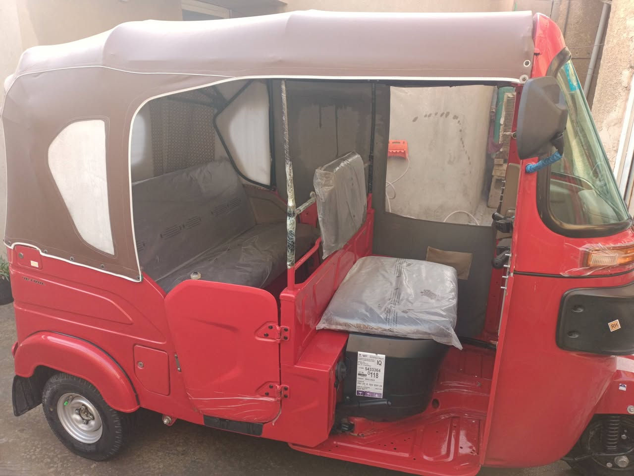 السلام عليكم تكتك للبيع موديل 22 مكفوله من كلشي رقم وسنويه  السعر 8,800قفل الشراي يتصل ***********
