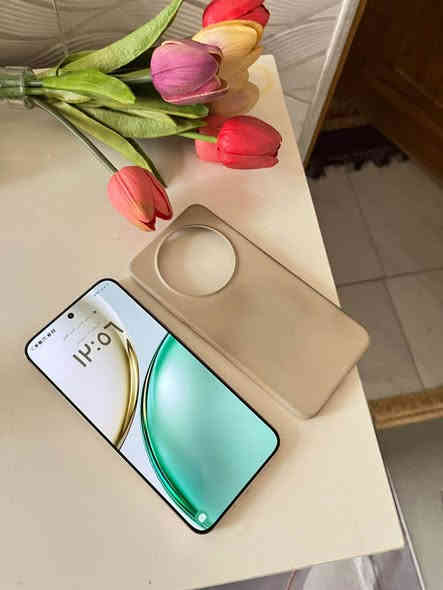 جهاز Honor X9d 5G للبيع 
مستخدم يومين فقط مشحون مره واحدة جهاز كافة ملحقاتة متوفرة ويا الكفر والشاحنة والعلبة الخاصة بي
جهاز كلش حلو اهم مواصفاتة 

. مقاوم للسقوط والماء والغبار 

. شحنه مره وحده يكفي ٤ او ٣ ايام حسب الاستخدام 

.الذاكرة والتخزين: يأتي بذاكرة وصول عشوائي (RAM)
بسعة 12 جيجابايت ومساحة تخزين داخلية تبلغ 256
جيجابايت.
﻿﻿

. كامرتة الأمامية بدقة ١٦ ميجابكسل والخلفية بدقة ١٠٨ ميجابكسل
السعر ٣٧٥ وبي مجال للشراي 
للتواصل واتساب او اتصال 
*********** النجف, العراق
