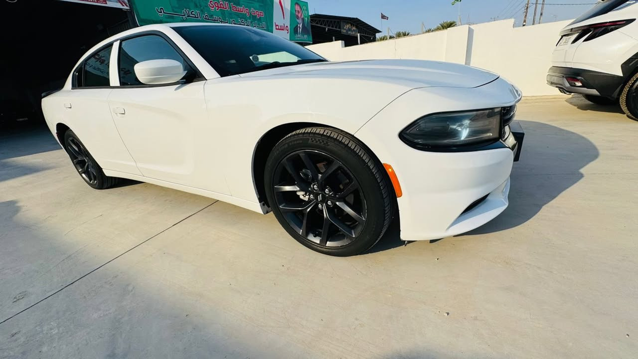 جارجر 2016 كندي كلين تايتل فتحه مكفوله سياره من صبغ وتبديل وضربه ماشيه 130 ميل ب أسمي  الهزة تسقط بشهر تاسع مكانها بابل سعرها 210$ ***********
