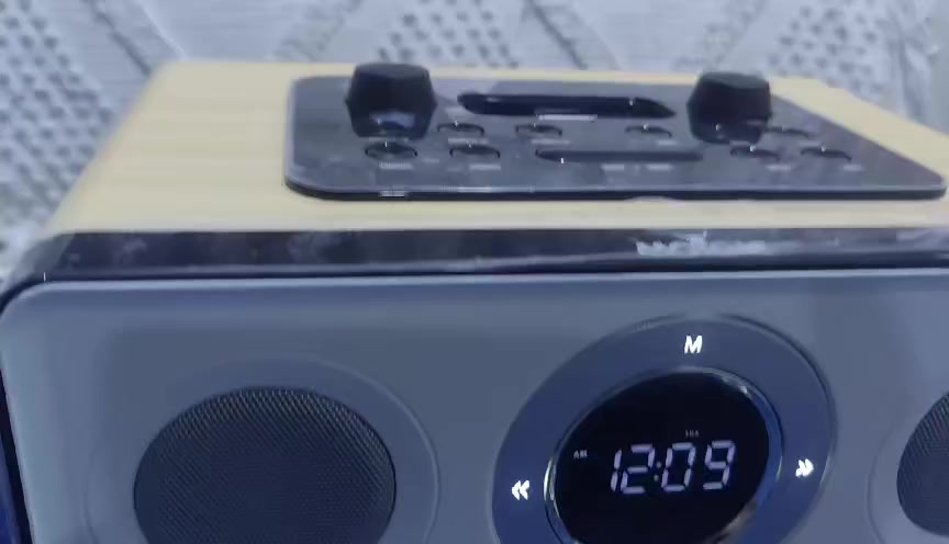 السلام عليكم.... قطعة جميلة جداً جدا جدا.... سبيكر صوت واوكس وراديو و ساعة ومنبه كل الصفات تحملها هاي القطعة الجميلة ...... القطعة صاج وثقيلة ..... السعر 35000 بلاش البلاش


**إذا كنت صاحب هذا الإعلان وتريد حذفه لأي سبب، رجاءا أرسل رسالة إلى الدعم الفني**