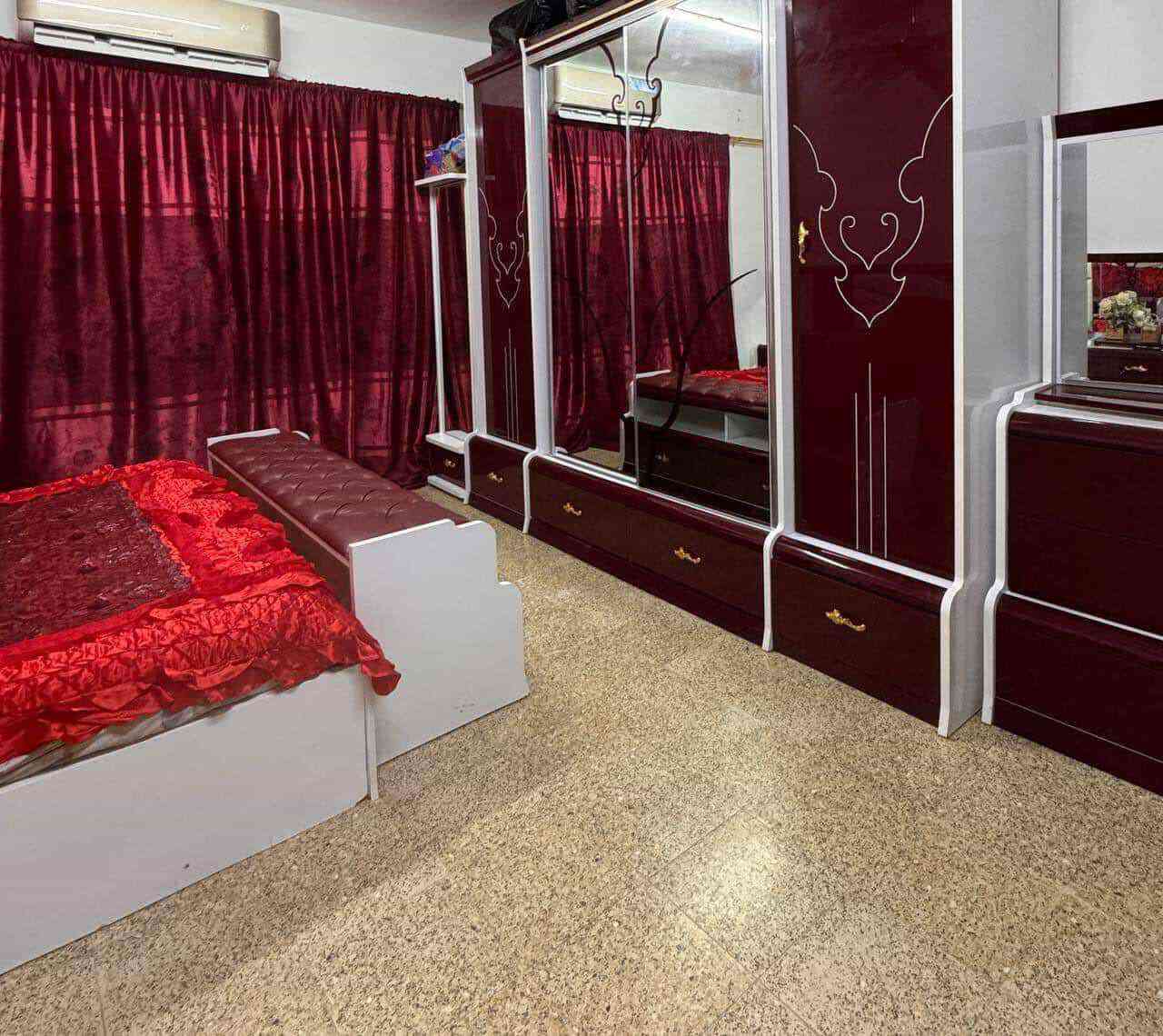 سلام عليكم 
غرفه  نوم  ٩قطع 
نضافه ٩٠٪؜ استخدام   قليل 
عنوان حي النصر قرب مستشفى الولادة 
الاستفسارات خاص  او على رقم ***********
***********
