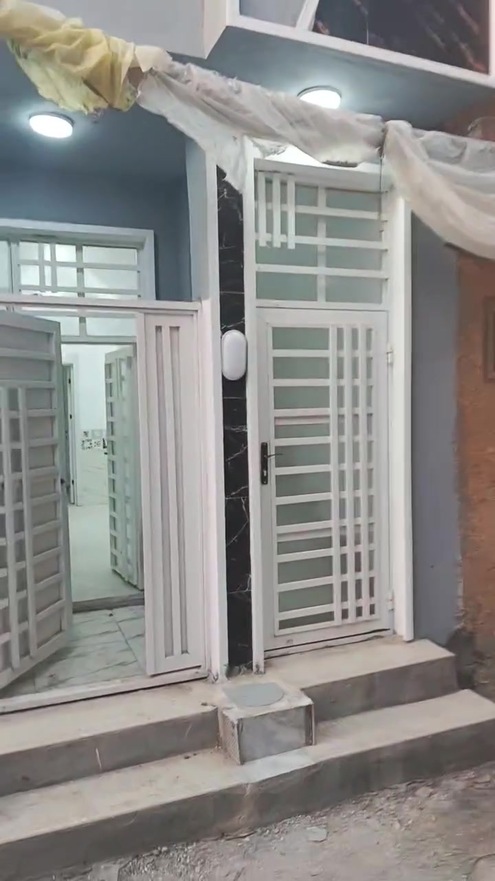 بيت للبيع شارع ابو طالب مساحه خمسين طابقين عن الامام كيلو ***********

