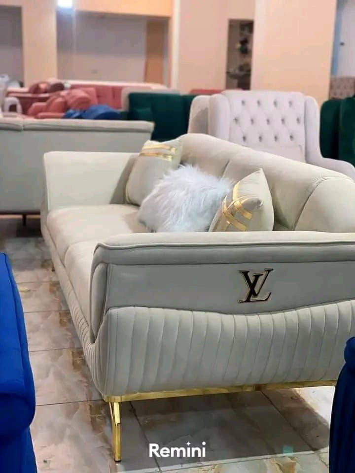 عرض لمدة  اسبوع 😍😍

موديل شانيل 

تخم شغل عراقي موديل تركي عشر مقاعد خمس قطع   قنفتين ثلاثي وقنفه ثنائيه وكراسي عدد 2اضافه  كوشات هديه عدد 10

أنتبااااه إلى لأسعار 
ال١٠ مقعد  700الف
ال٩ مقعد   650لف 
ال٨ مقعد   600الف 
ال٧مقعد   550الف
ال٦مقعد.   500الف
ال٥مقعد   400الف
خمس قطع اثنين كبيرة ثلاثيه وحده وسط ثنائية و كرسيين مع كوشات عدد 6
جميع الالوان متوفره
توصيل داخل بغداد مجاني 
اطراف 15

القاعدة خشب كله بلوك 18مل
القماش چگور قديفه ثكيل او حسب الطلب متوفر انواع الاقمشه 
الاسفنج مميز اول مضغوط علو الاسفج 7سم 

❇️قياسات القنفات ❇️
190سم  القنفه الكبيرة ام ثلاث مقاعد 
150 سم القنفه الوسط ام مقعدين 
75 سم  الكرسي

العمق الكلي للتخم  75 سم عرض المقعد الصافي60
ضمان حقيقي للامانه 5سنوات 

❌❌❌لا تدفع المبلغ اذا  اجاك يختلف عن الصورة❌❌❌

للحجز ارسل
 الصورة 
والاسم 
ورقمين موبايل
والعنوان
على الخاص
الي يريد طبله سعرها 50

اذا قماش وتر برو فرق 50الف

التوصيل سريع

عيوني قياس الديوان.استندر  10مقعد  6.امتار ونص    واذا عل مقاعد يحسب حاله حاله التخم

للحجز واتس اب
***********
