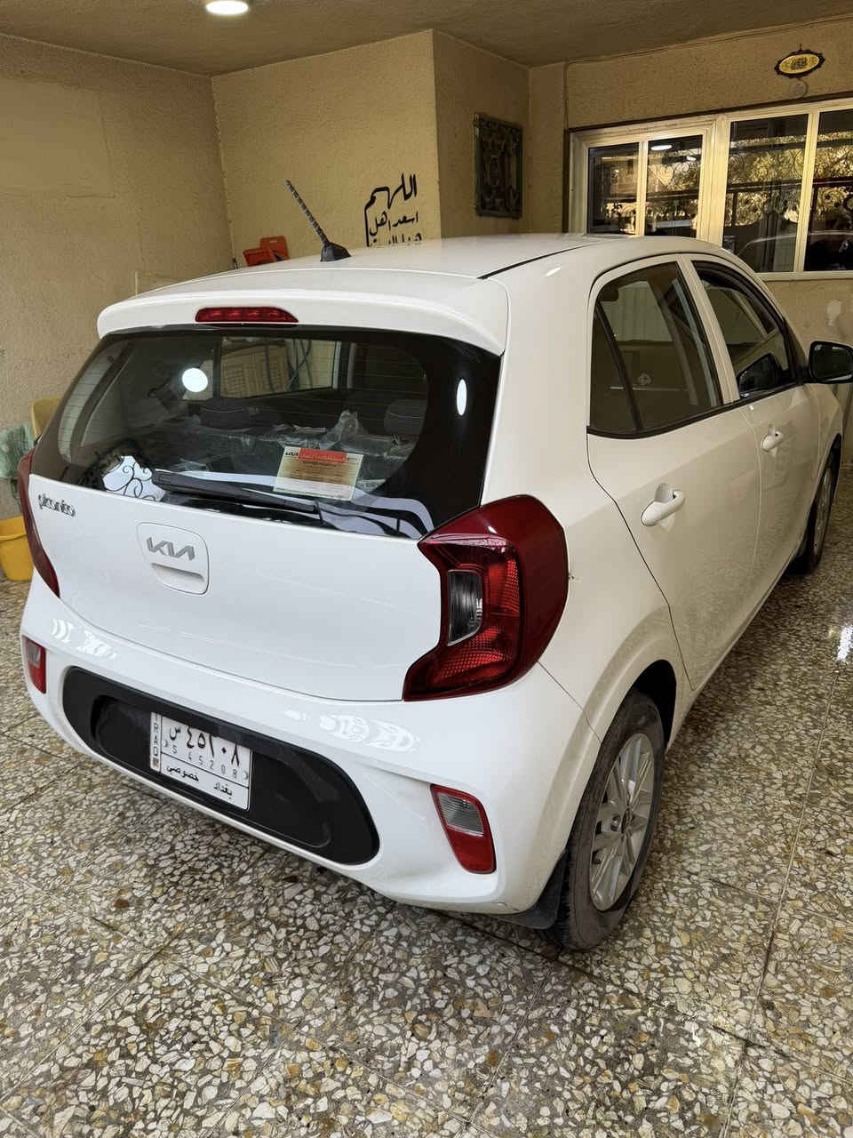 سلام عليكم
كيا بيكانتو موديل 2023 خليجي 4 سلندر 
اللون ابيض - رقم بغداد - السيارة بأسمي
عداد 45 الف كم 
أستخدام نظيف جدا على أيدي منذ الاستلام من الشركة 
مواصفاتها معروفة 
صبغ جزء من الباب الامامي الايمن فقط
المكان بغداد - حي القادسية 
السعر 125 ورقة بيها مجال للطيبين. 
موبايل ***********
