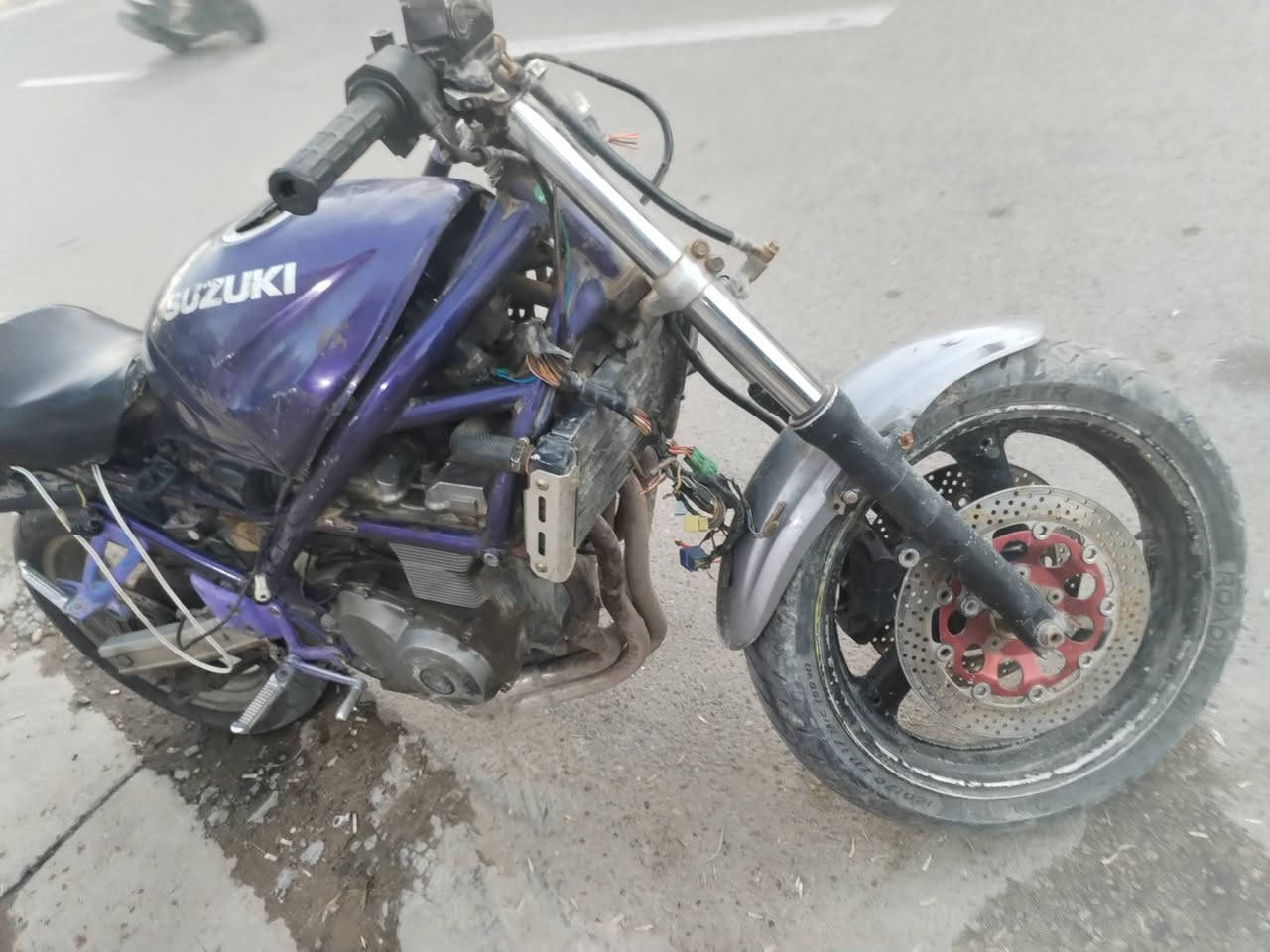 السلام عليكم مرخصت صاحب الكروب
دراجه للبيع مكينه400 اكفله تشتغل وخرسه عطله بس كهربائيات للبيع السعر 450 مكاني بغداد الحريه ***********
