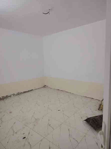 السلام عليكم دار للايجار 100م طابق ونصف في حي الانتصار شارع 60 خلف مول تبارك 
للاستفسار : ***********
مكتب الصحاري
#سعر_الايجار_250 وبيه مجال
