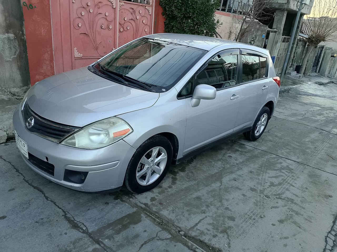 نیسان فیرسای ساخ مۆدیل2011مەنەفیست ئەسلی سیارەکە2بارجەی بۆیاخە بیشی کەبسە گیرومەکینەو کارەبای هەموی مەزبوتە کیشەی مەدەنیومالی مەدەنی بەشەرت شوین قەلادزئ55گەلاو مەجال*********** بشدار, السليمانية
