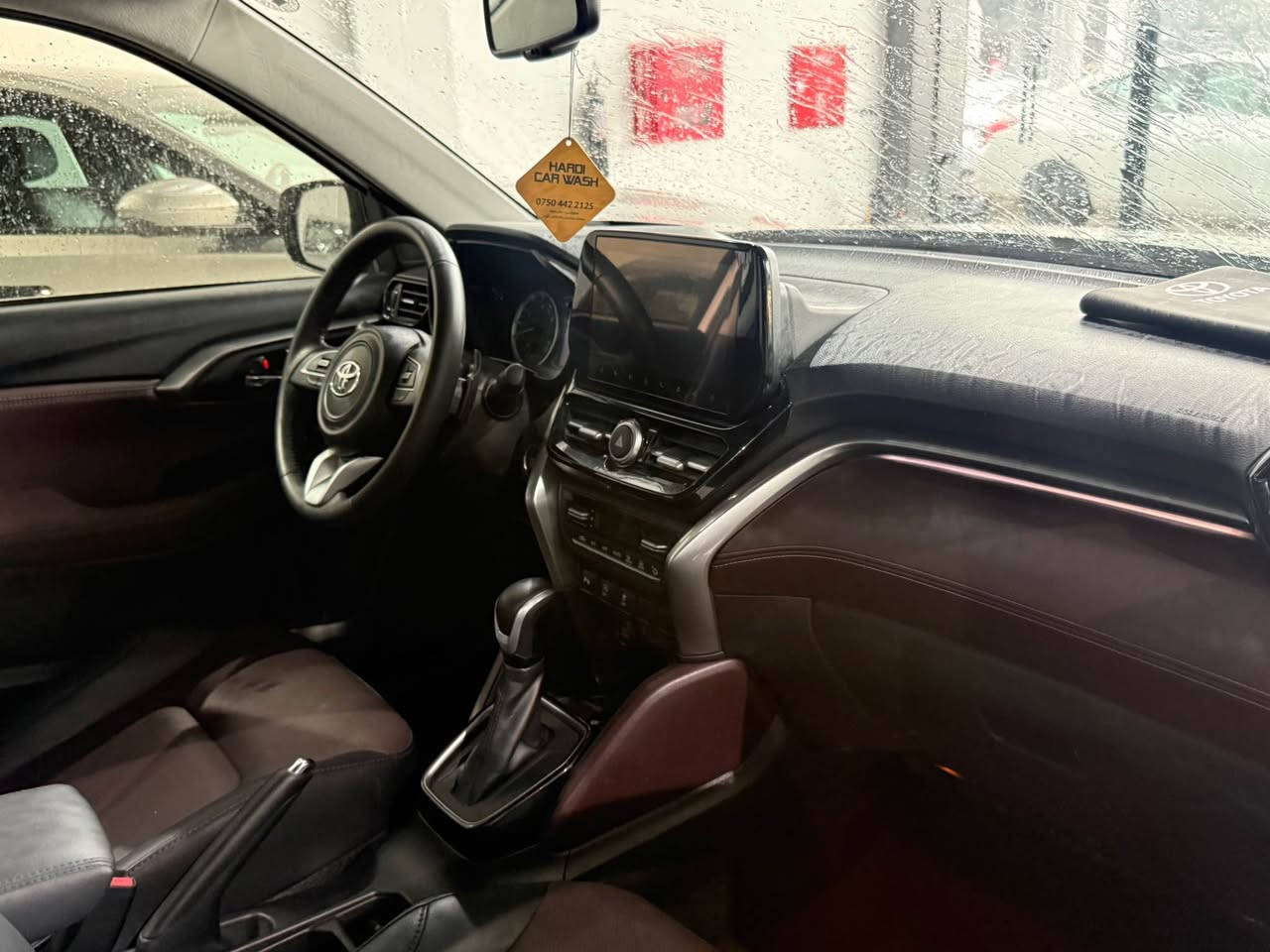 تويتا اوربان سقف اسود بانوراما فول  شركة ساس خليجى ضمان سنتين موديل ٢٠٢٥ مواصفات بصمة شاشة ٥ كاميرات 
داتاشو داخل جلد دشبول لذ 
ماشية ١٠ رقم جاهز بسمى ***********_*********** أربيل, العراق
