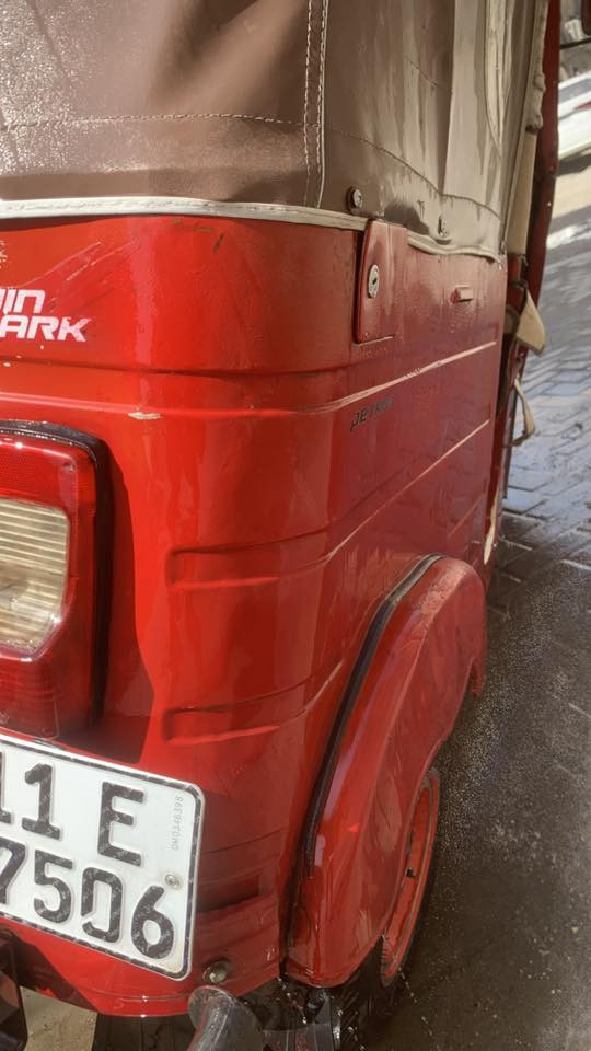 سلام عليكم 

تكتك موديل ٢٠١٧/٩/٢٣ رقم وسنويه بسمي تحويل ثاني يوم تكتك خير من الله مكينه كير اكسل تخم تايرات جديد ابو طلقه اصليات وياهن ويل كب + سفريات كامله مبدل دواسه بس عوزها صبغ وترتيبات كهربائيات شغالات كلهن سعر ٤/٧٠٠ وبيها مجال حك جيه مكاني بغداد مدينه صدر شارع فلاح رقم ***********
