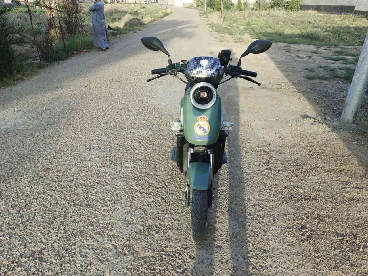 دراجه شحن نوع F3 مستعمل قليل قدره الملف 2000W خمس بطاريات 32 امبير وياه لايت بومه عدد 2 + قناع + مري TMMP وياه سويج عدد 2 وبصمه وكارت السعر 475 الموقع الرمادي السجاريه 
رقم الهاتف ***********
