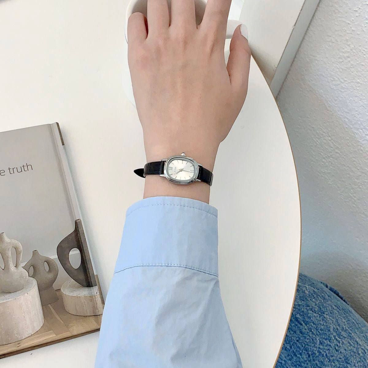 السلام عليكم متوفر ساعات بأشكال متنوعة سعر الساعة فقط ٣ الف دينار ويوجد جملة ايضا للحجز المراسلة خاص


**إذا كنت صاحب هذا الإعلان وتريد حذفه لأي سبب، رجاءا أرسل رسالة إلى الدعم الفني**