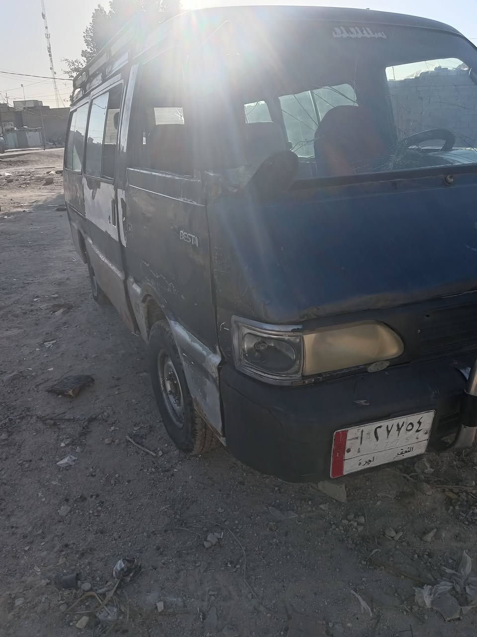 سلام عليكم سياره بسته للبيع ٩٥ السياره كير ومكينه واكسن مكفولات سنويه عضم عاج بس مكسوره عليها غرامات ٥٠٠ ينزل من سعرها مكاني نجف حي العسكري سعرها ٢٠ وبيه مجال  للاستفسار الاتصال على ***********
