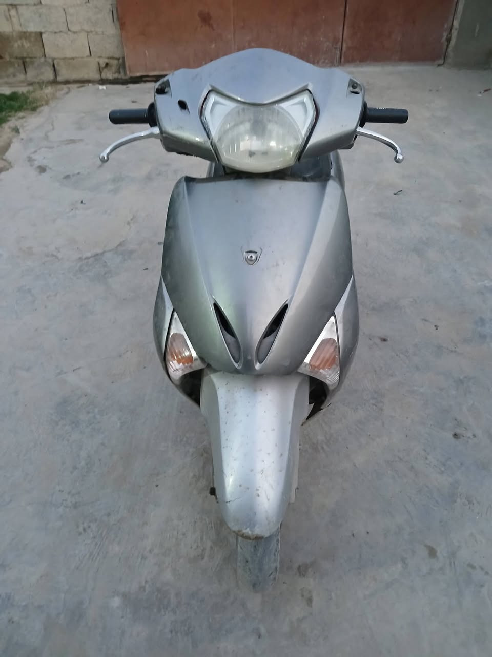 سلام عليكم للبيع ليدي حديث عايزة تجفيت السعر 600 او بي مجال ***********
