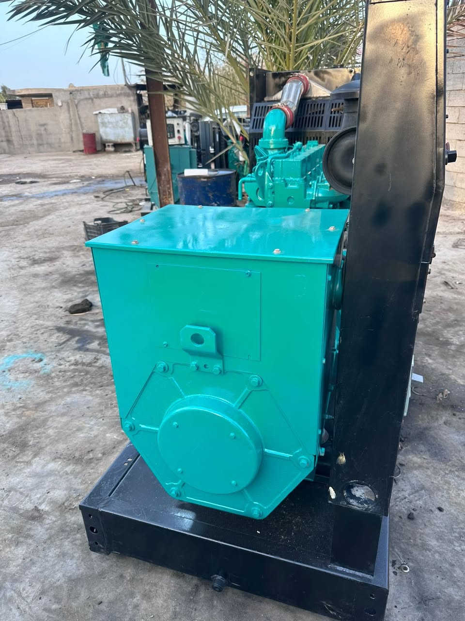 السلام عليكم مولدات كمنز 2واحد180كيفي وا الثانيه  200 كيفي 12ولف امريكي اصلي
حجم 114 بلادي برغي ما مفتوح بيها برغي شرط بلادي مكاني بغداد رقمي ***********
