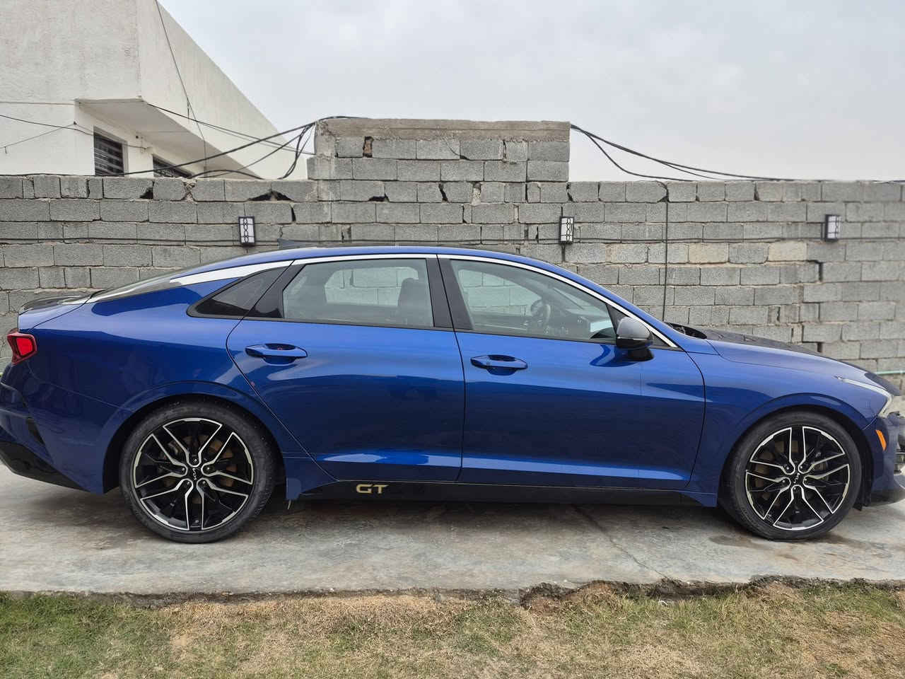 السلام عليكم
للبيع K5 موديل 2022 GT تيربو فول مواصفات
مواصفاتها 
مكينه 2500 تيربو

بك لايت LED

أشاير بالمري 

بانوراما 

رادارات محيطيه امامي خلفي جانبي 
بريك تلقائي 
وضع الهدوء اثناء الاتصال 
شاشه كبيرة 

قياده ذاتيه 

توقف ذاتي 

تحديد مسار  
مثبت سرعه
شاشة اعطال  
هندبريك بصمه 

٤ وضعيات قياده 

شحن لاسلكي 

اوتو هولد 

كرسي السائق كهربائي جلد 

تدفئة مقاعد إماميه 

سماعات + مضخم صوت  

داخل اسود جلد مختم GT  

وباقي المواصفات معروفه 

ماشيه 70 ألف كيلو

حادثه خفيف بالمازدة اليسرة  يعني طارف الجاملغ والبنيد و مبدلات 
الباب خلف السائق بيه بارد
السيارة كله ليبل،واحد ماعد البنيد والجاملغ،الايسر 
مكفوله من الشواصي واللغود 
كير مكينه كله بلادي  
رقم بغداد باسمي تحويل ثاني يوم
مكان السيارة بغداد
السعر 186 وبيه مجال 

للتواصل ***********
