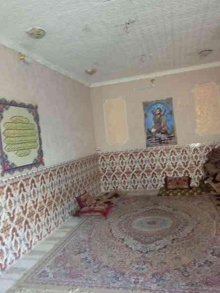 بيت للبيع 

مساحة 132م 

طابو زراعي 

يحتوي على
 
-استقبال 
 
-صاله 

-غرفه 

-صحيات خارجية 

-حمام. داخلي 

العنًوان / الحمزة الغربي _شارع علي قماره

السعر ٥٣ وبي مجال 

للاتصال والاستفسار 
***********
