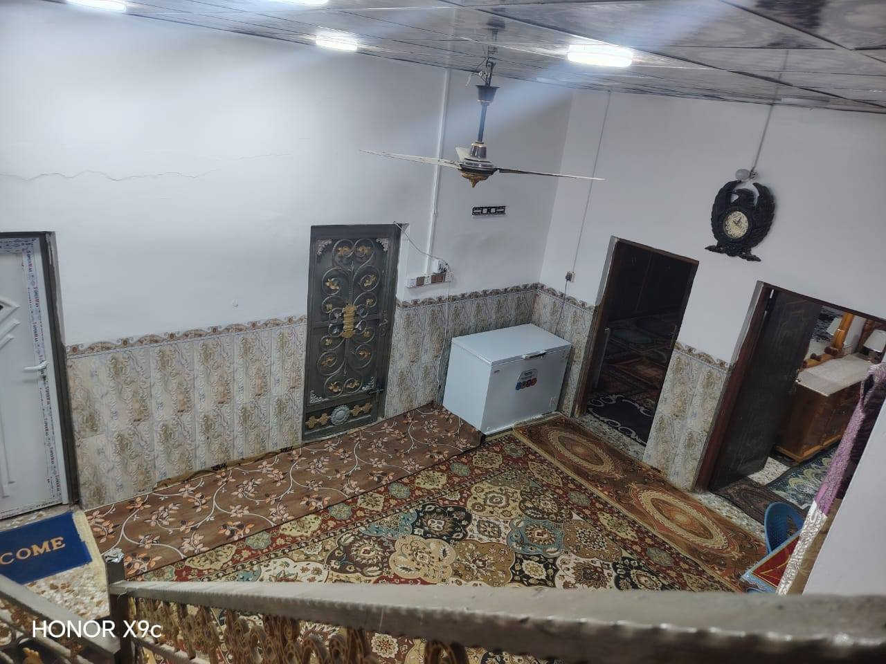 دار للبيع خلف الملعب شارع حسن المجتبى مساحه 150 عكاده  مواصفات غرفتين هول براني  حمام داخلي  تواليت خارجيه  ثنين منور سعر خاص ***********
