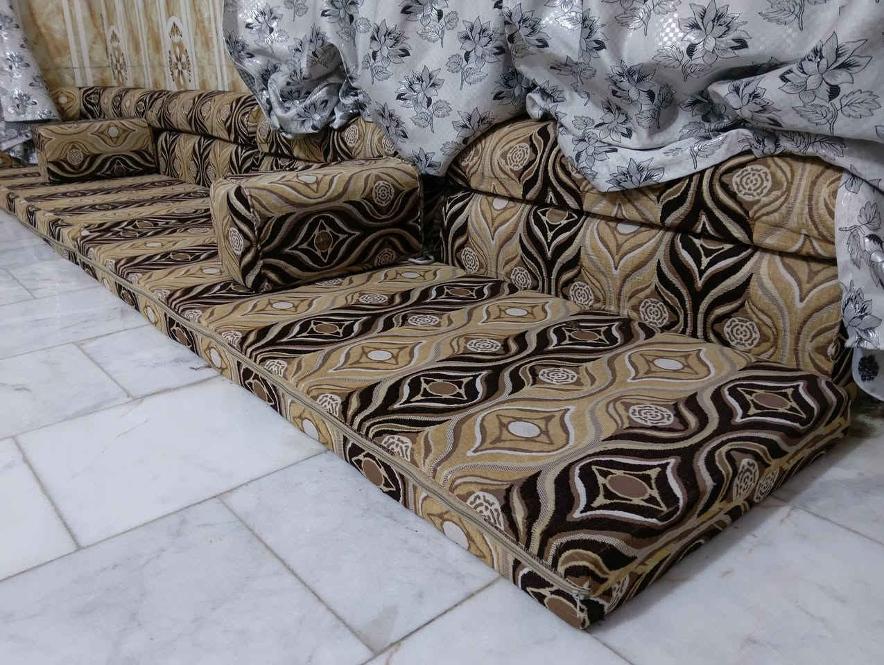 جمعة مباركة على الجميع
ديوان صناعة درجة أولى 
عدد كل قطعة موجود بالصور 
للاستفسار الاتصال على الرقم المرفق 
***********
