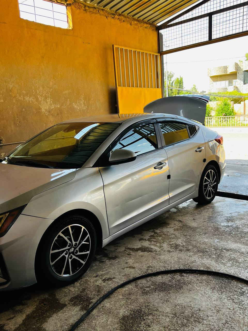 النترا الموديل 2020 رقم نينوى حادث قطعتين بلا دواخل السعر137 وبيها مجال الاتصال ***********
